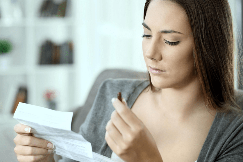 La notice fournit des informations sur les risques et les effets secondaires.